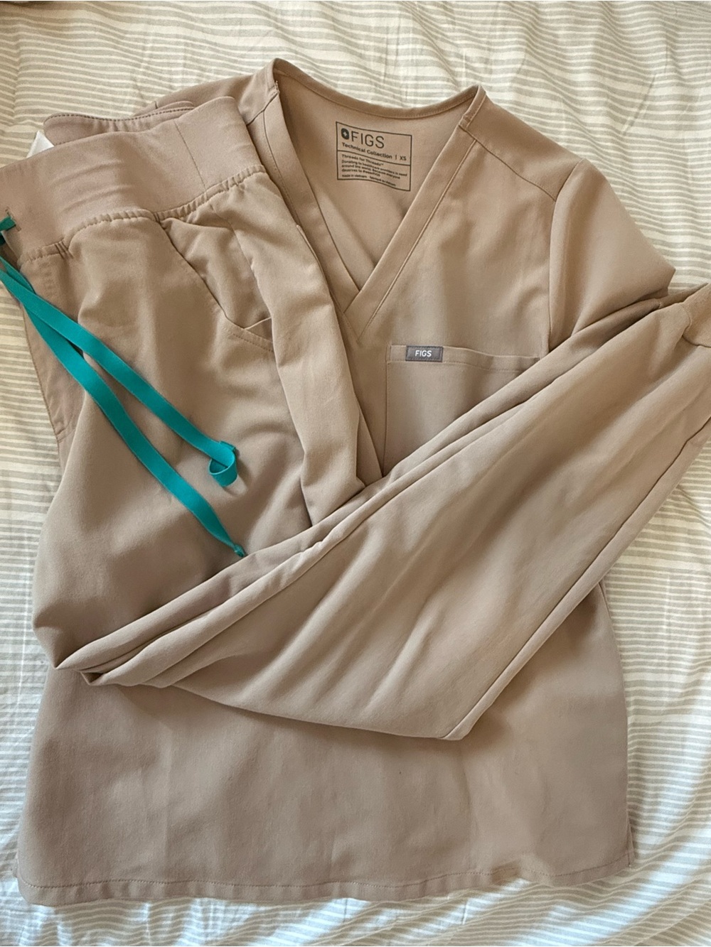 Figs khaki Catarina XS top, S high waisted joggers